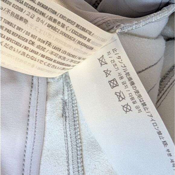 NWT Abercrombie & Fitch Metallic Silver High Rise 90s Relaxed Jeans, size 27/4 - Picture 9 of 9